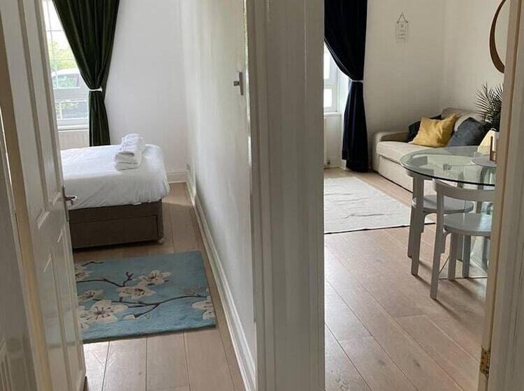 Lovely 1 Bed Apartment In London   View Of Shard