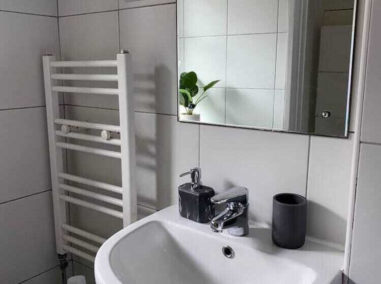 Lovely 1 Bed Apartment In London   View Of Shard