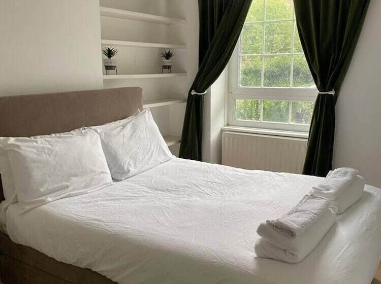 Lovely 1 Bed Apartment In London   View Of Shard