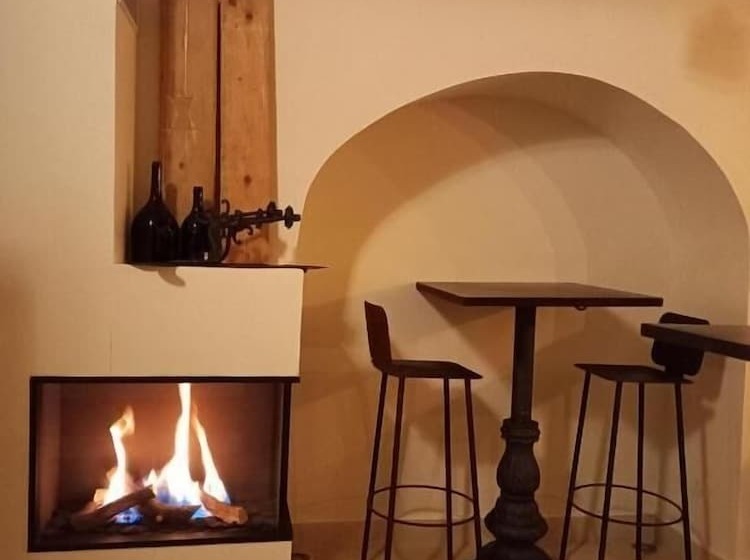 تختخواب و صبحانه Le Petit Palais Naples