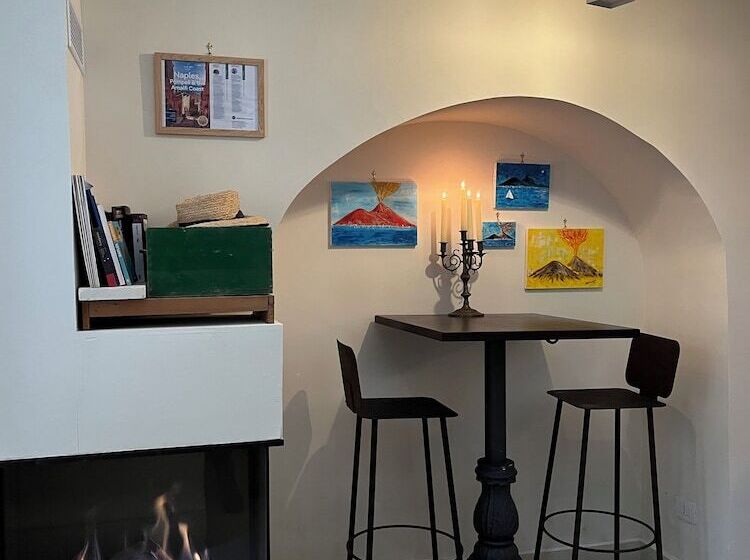 تختخواب و صبحانه Le Petit Palais Naples