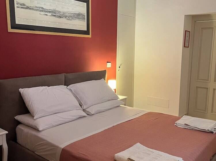 تختخواب و صبحانه Le Petit Palais Naples