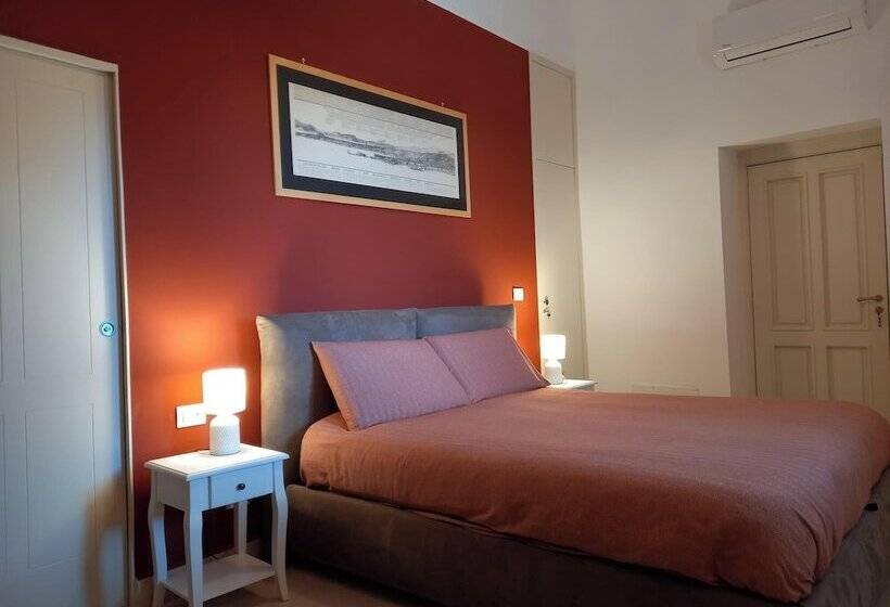 تختخواب و صبحانه Le Petit Palais Naples