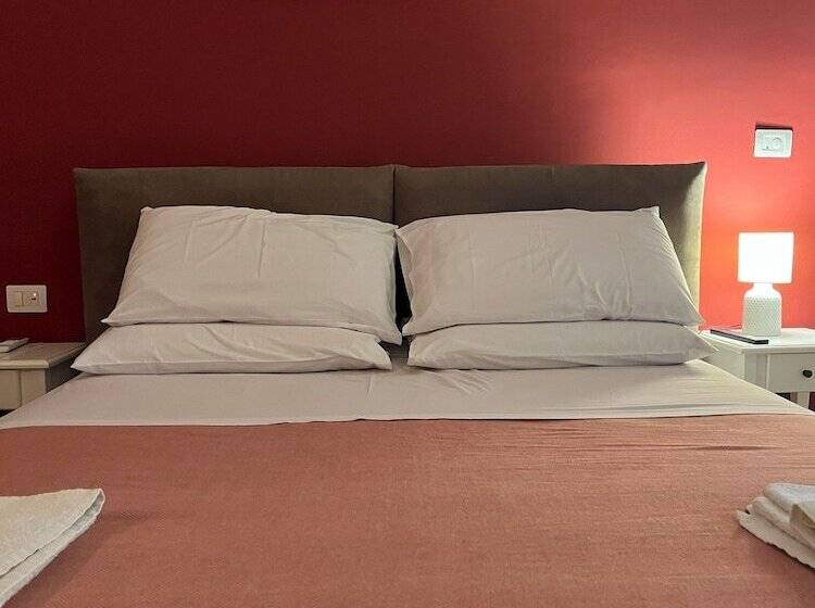 تختخواب و صبحانه Le Petit Palais Naples