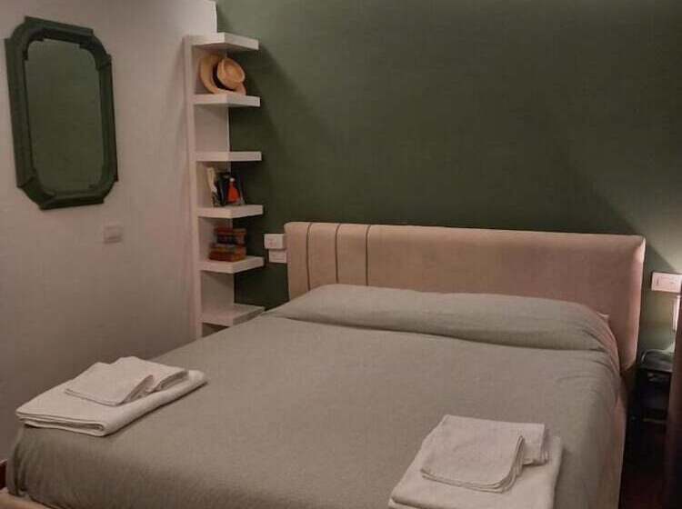 تختخواب و صبحانه Le Petit Palais Naples