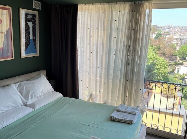 تختخواب و صبحانه Le Petit Palais Naples