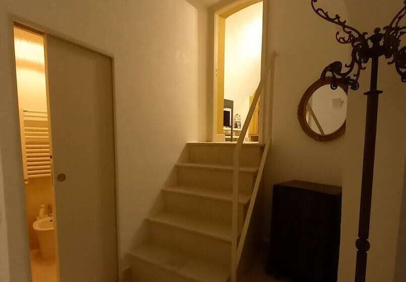 تختخواب و صبحانه Le Petit Palais Naples