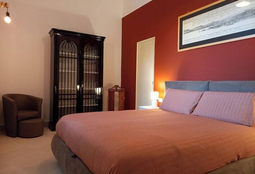 تختخواب و صبحانه Le Petit Palais Naples