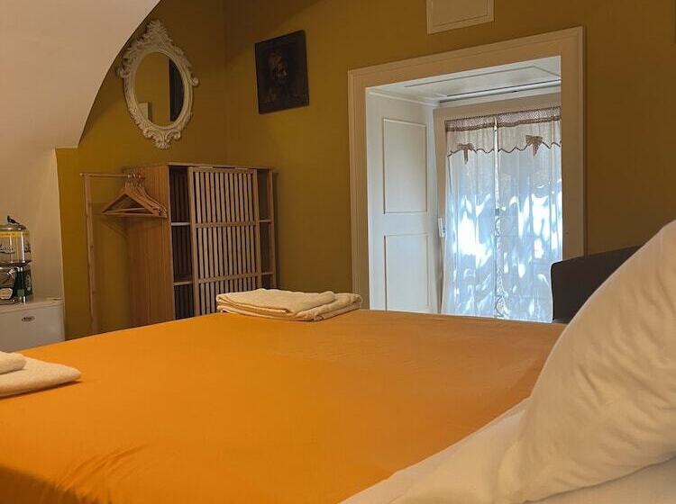 تختخواب و صبحانه Le Petit Palais Naples