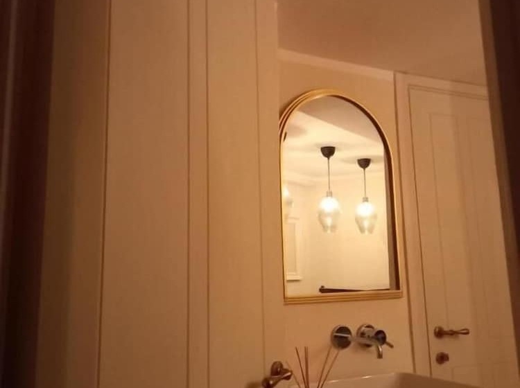 تختخواب و صبحانه Le Petit Palais Naples