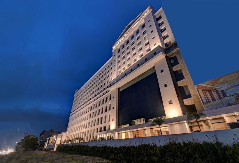 בית מלון כפרי Tip Top International Pune