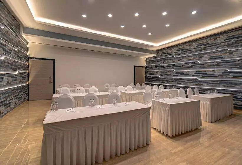 Hotelli Tip Top International Pune