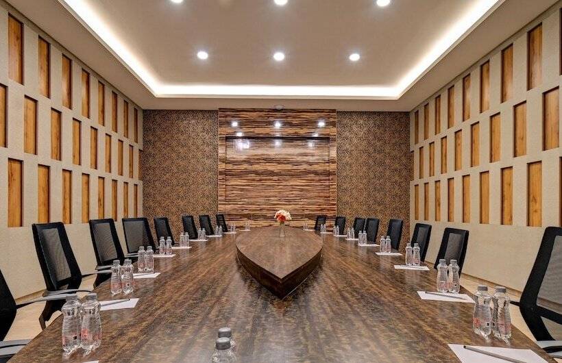 בית מלון כפרי Tip Top International Pune