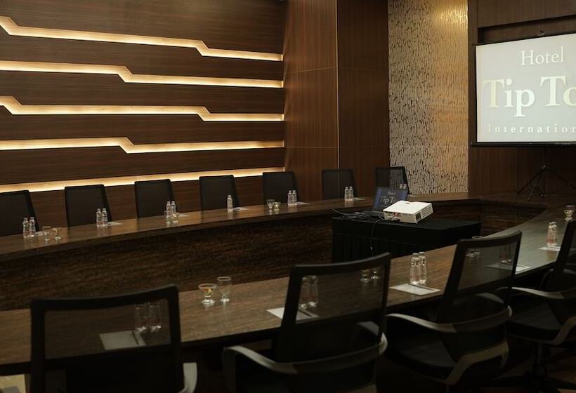 בית מלון כפרי Tip Top International Pune