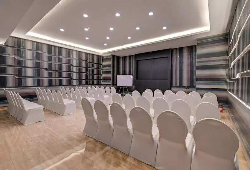 Hotelli Tip Top International Pune