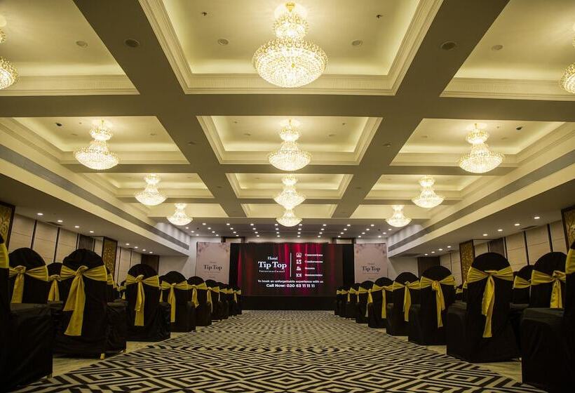 בית מלון כפרי Tip Top International Pune