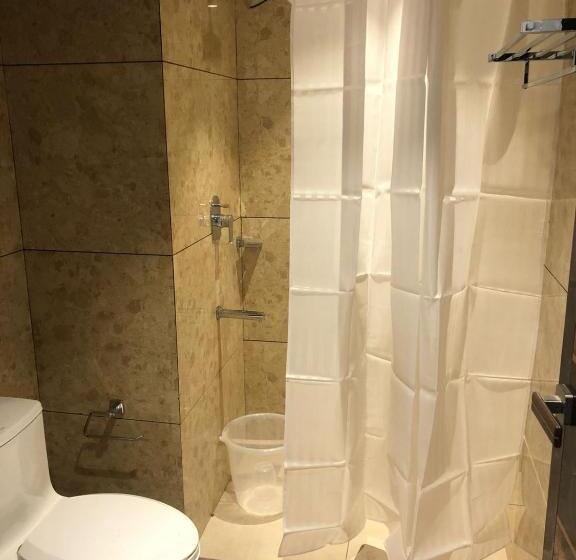 호스텔 L. R Residency