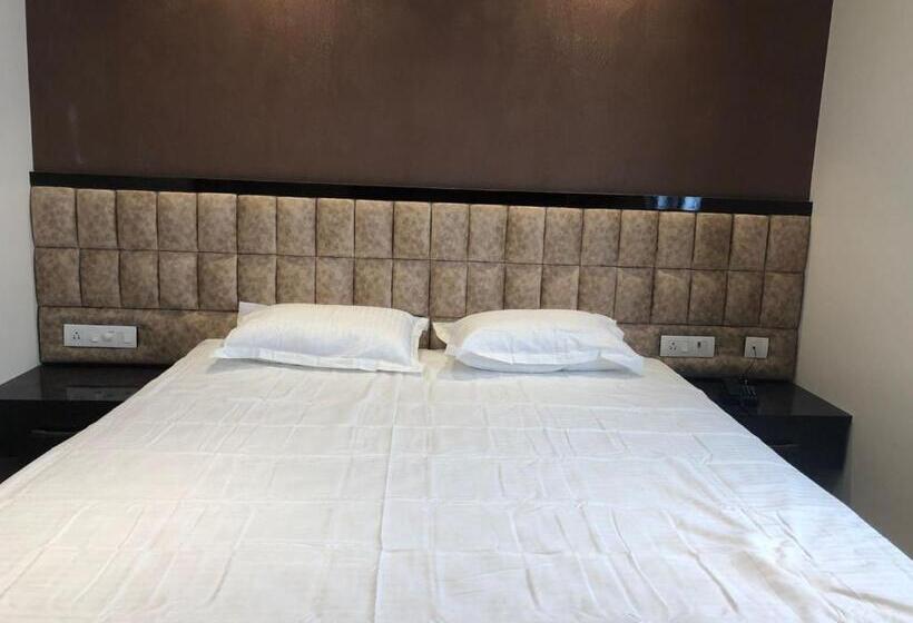 호스텔 L. R Residency