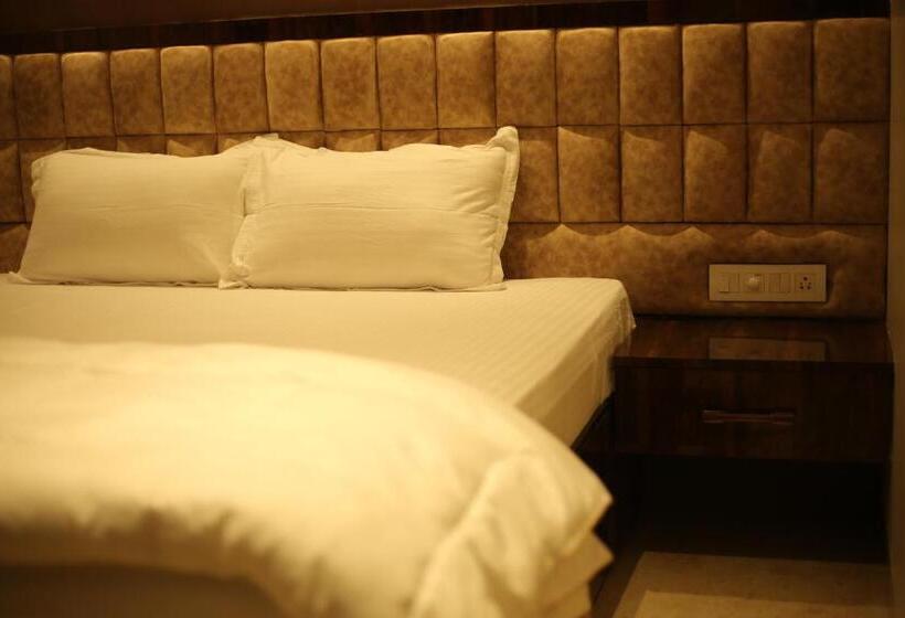 호스텔 L. R Residency