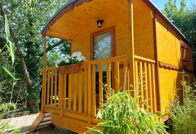 تختخواب و صبحانه La Roulotte Du Herdal