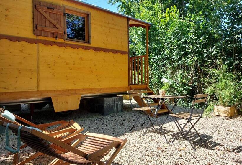 تختخواب و صبحانه La Roulotte Du Herdal