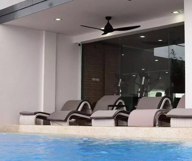 ホテル Epic Suites Bohol Adults Only