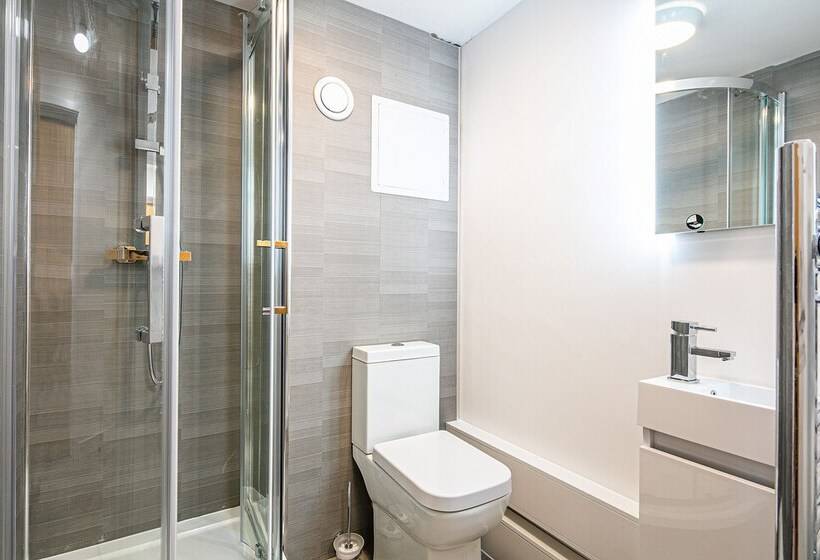 Phoenix Court   By Resify