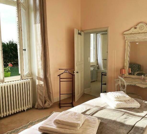 Bed and Breakfast Le Château De Leugny