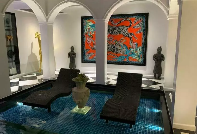 Golden Gorilla Villa With Private Pool & Jacuzzi