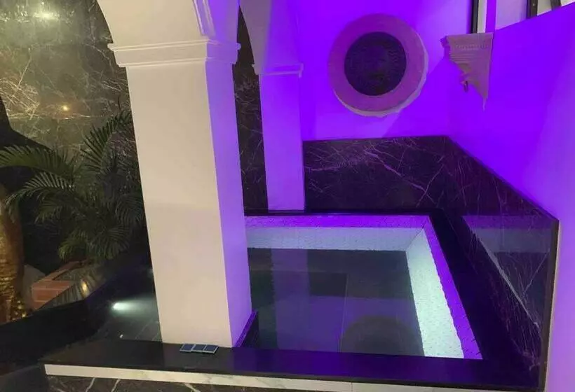 Golden Gorilla Villa With Private Pool & Jacuzzi