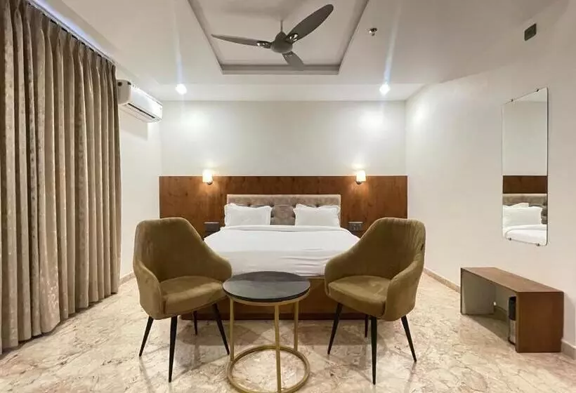 Hotelli Seasons A Boutique