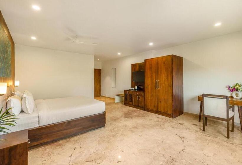 Hotelli Seasons  A Boutique