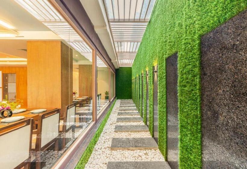 Hotelli Seasons  A Boutique