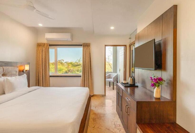 Hotelli Seasons  A Boutique