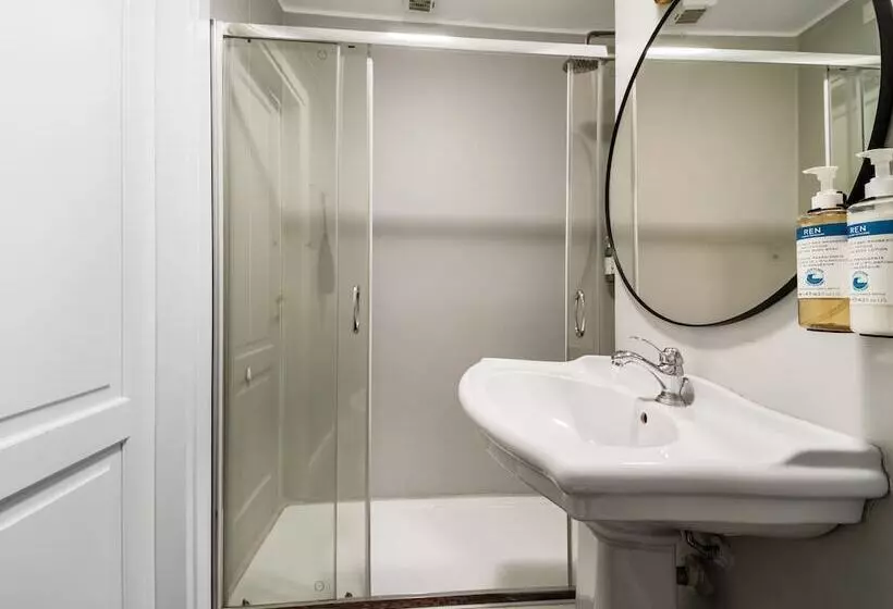 Adore Rooms & Apartments
