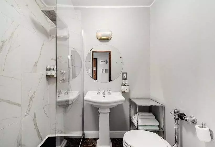 Adore Rooms & Apartments