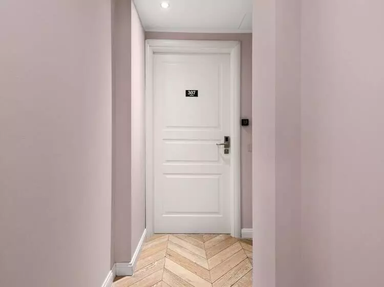 Adore Rooms & Apartments