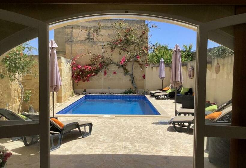 تختخواب و صبحانه Ellie Boo