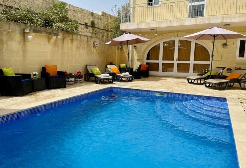 تختخواب و صبحانه Ellie Boo