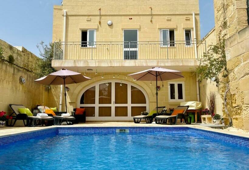 تختخواب و صبحانه Ellie Boo