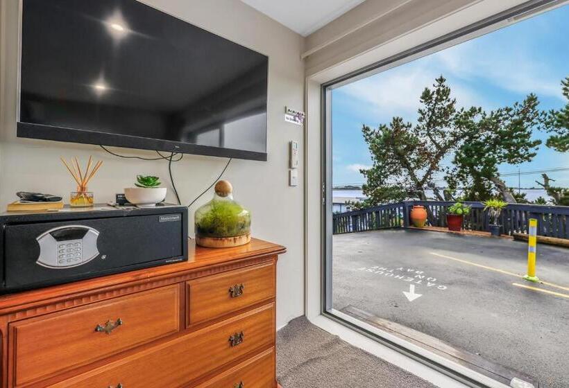 Gatehouse On The Bay Christchurch Holiday Unit