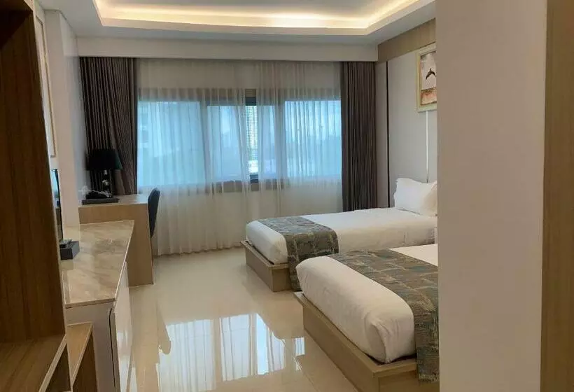 Hotelli Jomtien Holiday Inn Pattaya
