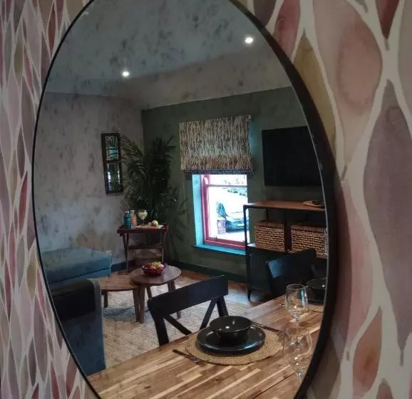 Retkeilymaja Masonic Arms Gatehouse