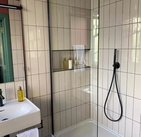 Retkeilymaja Masonic Arms Gatehouse