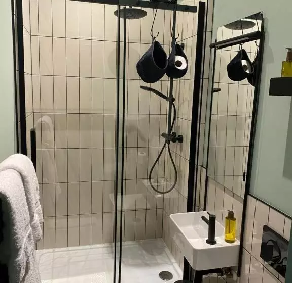 Retkeilymaja Masonic Arms Gatehouse