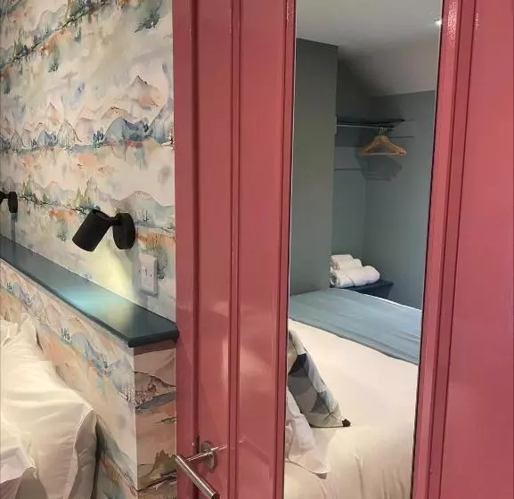 Retkeilymaja Masonic Arms Gatehouse