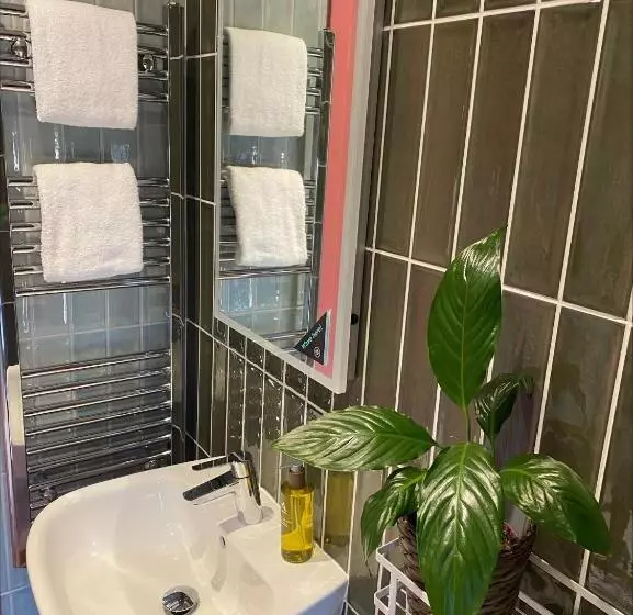 Retkeilymaja Masonic Arms Gatehouse