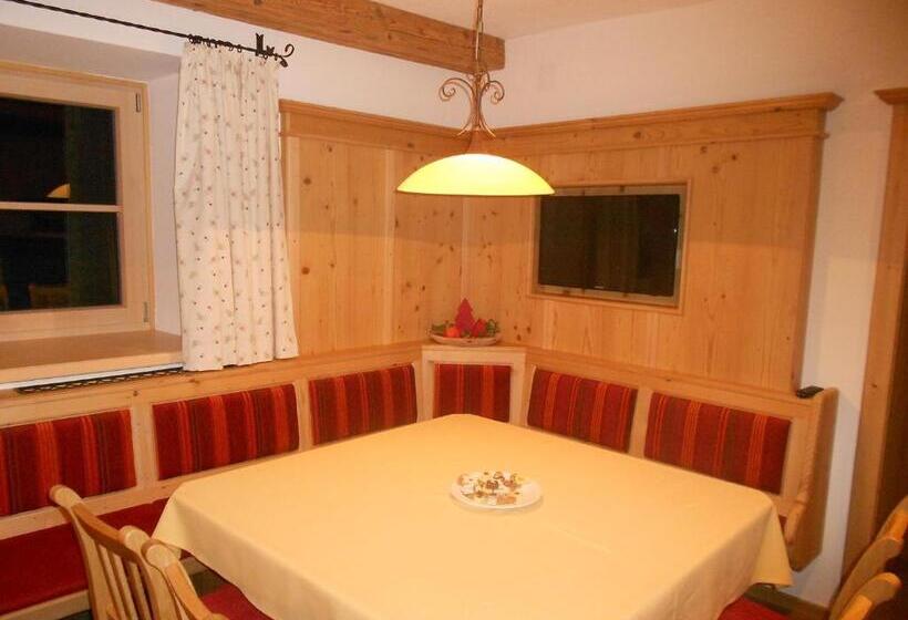 تختخواب و صبحانه Hainzbauer