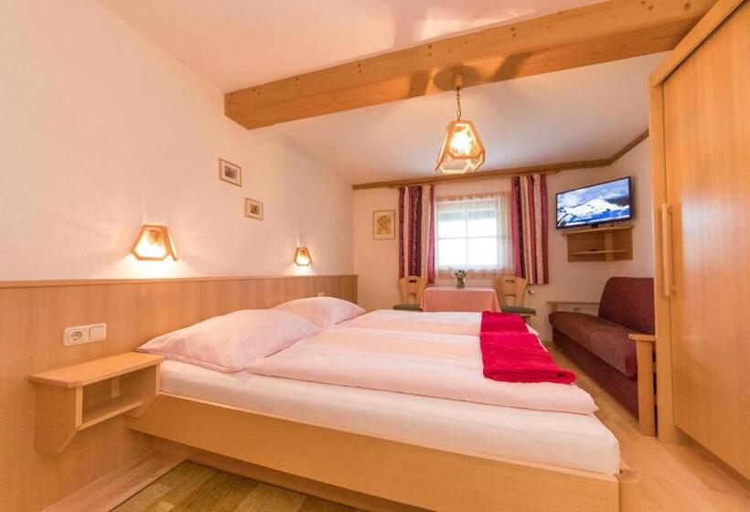 تختخواب و صبحانه Hainzbauer