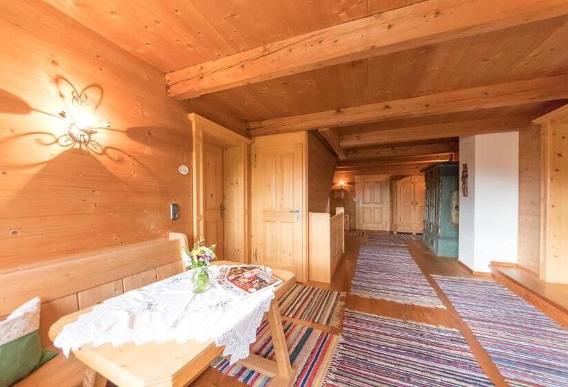 تختخواب و صبحانه Hainzbauer